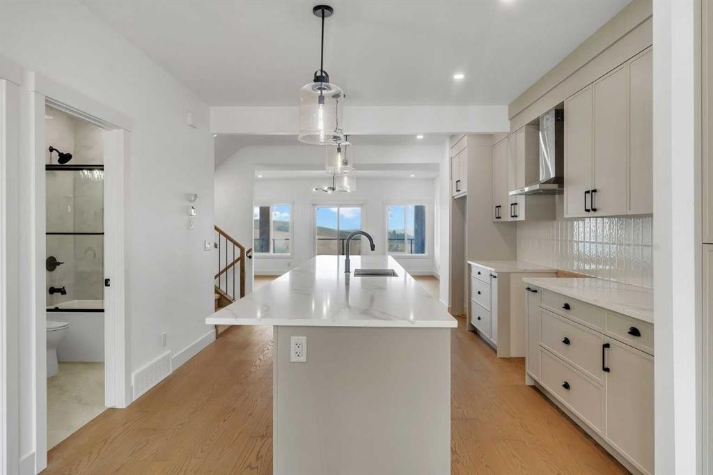 39 Heritage Ridge, Cochrane, AB - Indoor Photo Showing Kitchen With Upgraded Kitchen