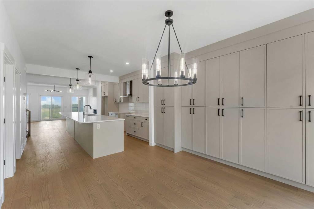 39 Heritage Ridge, Cochrane, AB - Indoor Photo Showing Kitchen With Upgraded Kitchen