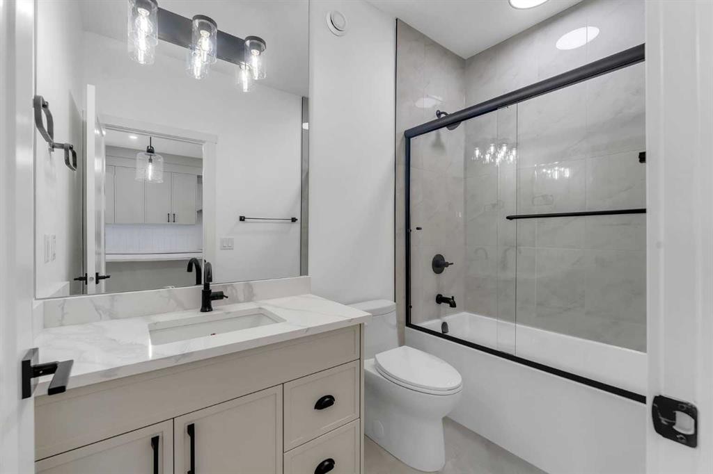 39 Heritage Ridge, Cochrane, AB - Indoor Photo Showing Bathroom