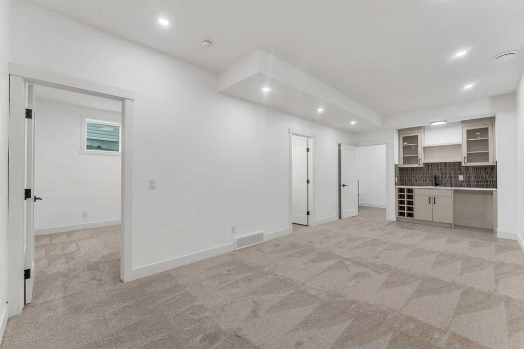 39 Heritage Ridge, Cochrane, AB - Indoor Photo Showing Other Room