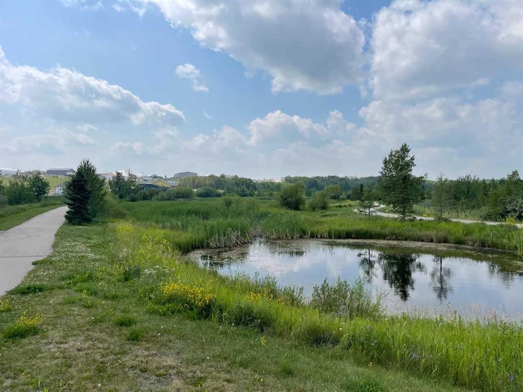 11 Valarosa Green, Didsbury, AB