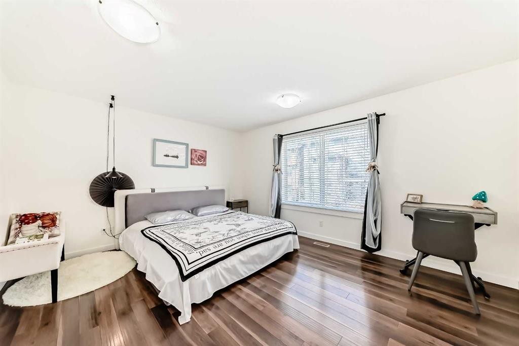 169 Aspenshire Drive Sw, Calgary, AB - Indoor Photo Showing Bedroom
