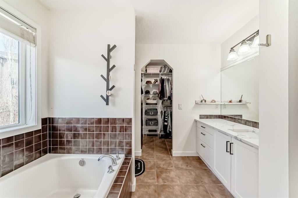 169 Aspenshire Drive Sw, Calgary, AB - Indoor Photo Showing Bathroom