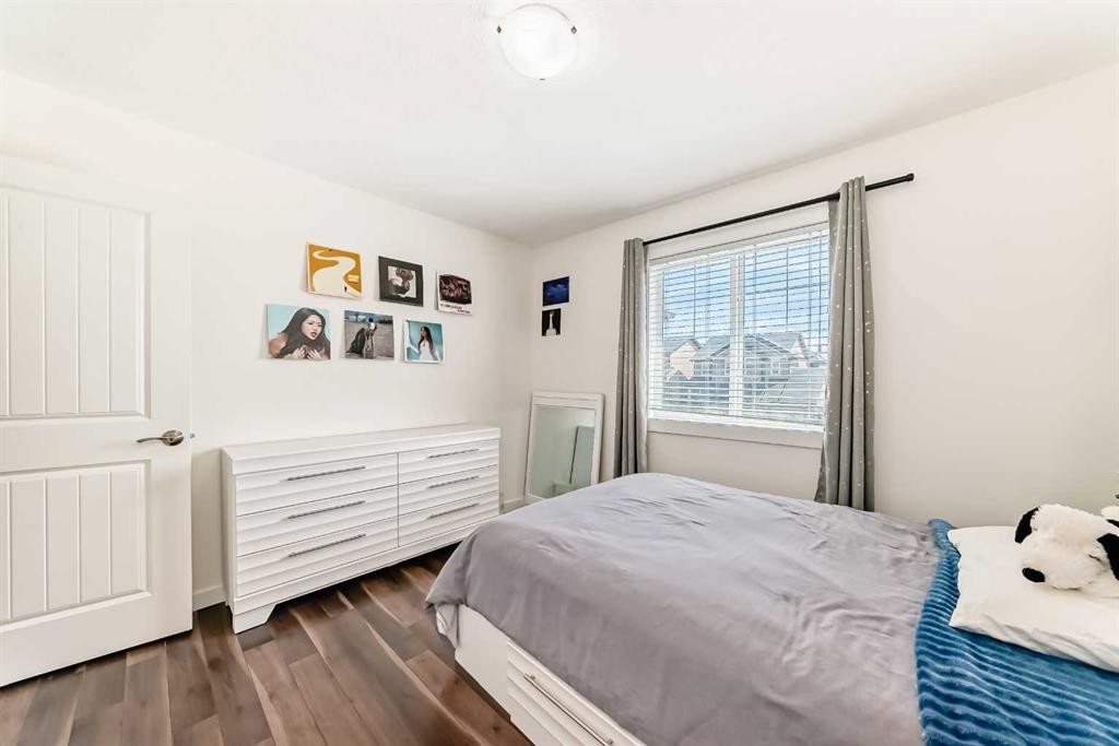 169 Aspenshire Drive Sw, Calgary, AB - Indoor Photo Showing Bedroom