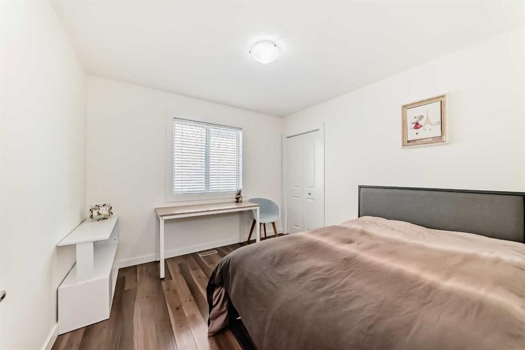 169 Aspenshire Drive Sw, Calgary, AB - Indoor Photo Showing Bedroom