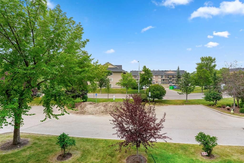 5208-14 Hemlock Crescent Sw, Calgary, AB - Outdoor