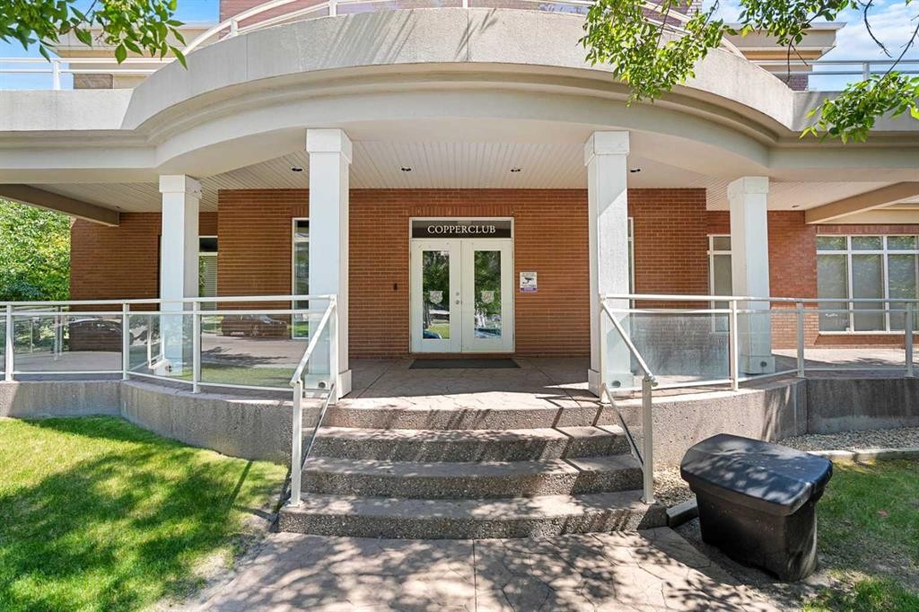 5208-14 Hemlock Crescent Sw, Calgary, AB - Outdoor