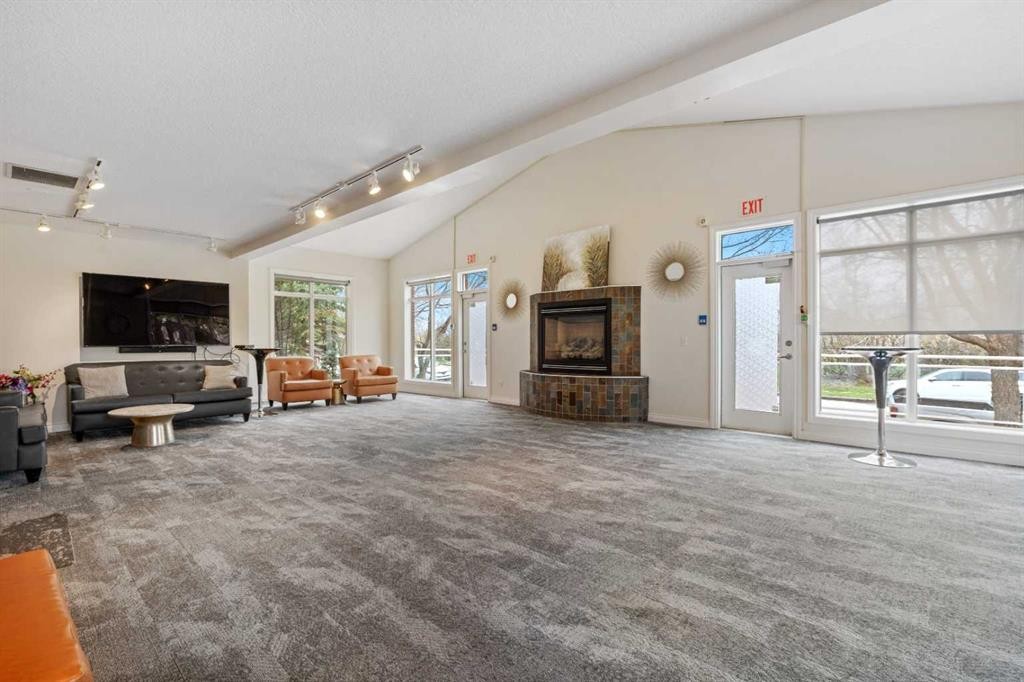 5208-14 Hemlock Crescent Sw, Calgary, AB - Indoor With Fireplace