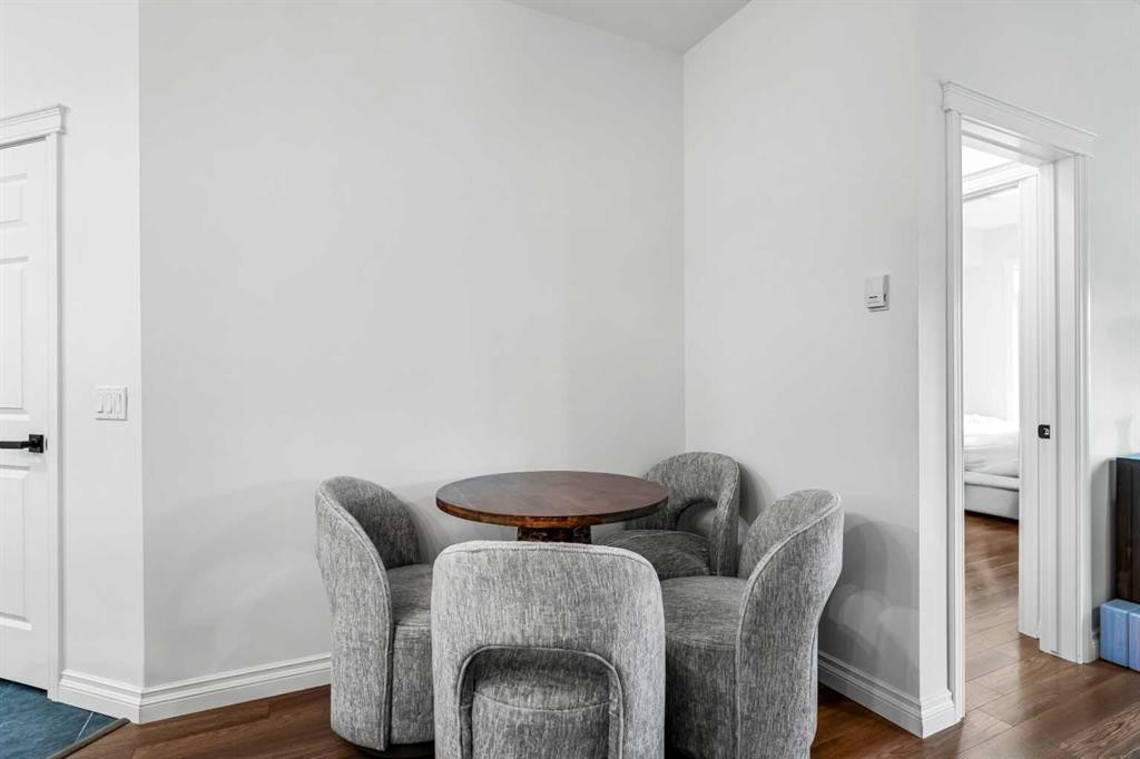 5208-14 Hemlock Crescent Sw, Calgary, AB - Indoor Photo Showing Dining Room