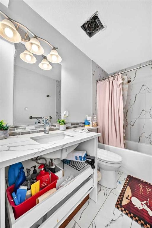 6016 18 Avenue Ne, Calgary, AB - Indoor Photo Showing Bathroom