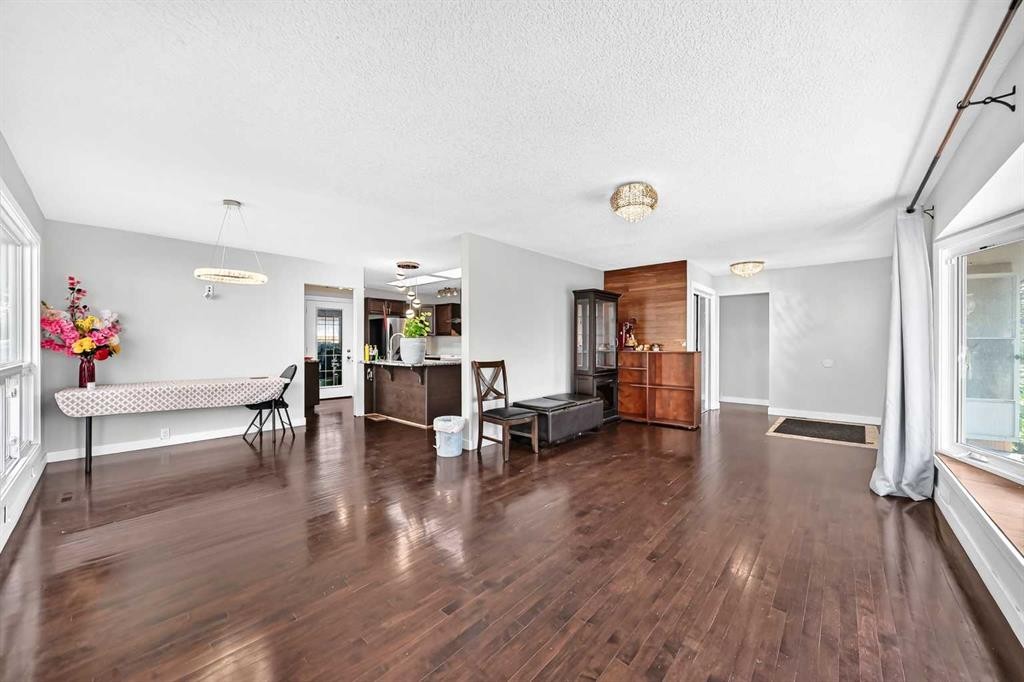 6016 18 Avenue Ne, Calgary, AB - Indoor