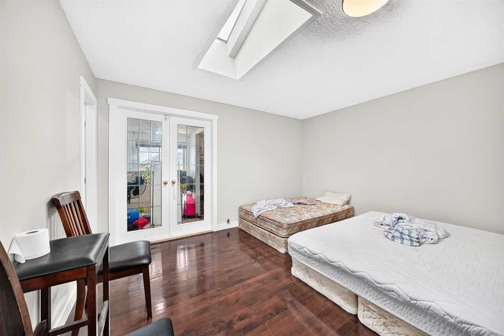 6016 18 Avenue Ne, Calgary, AB - Indoor Photo Showing Bedroom