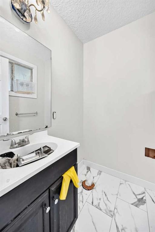 6016 18 Avenue Ne, Calgary, AB - Indoor Photo Showing Other Room