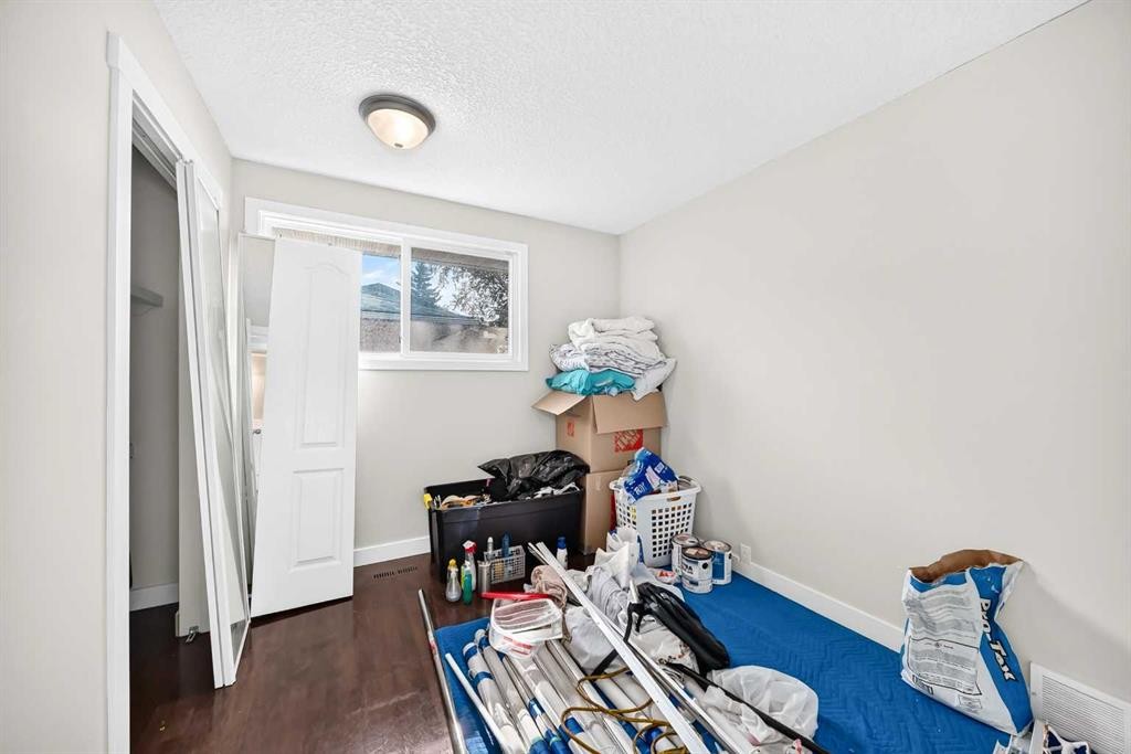 6016 18 Avenue Ne, Calgary, AB - Indoor