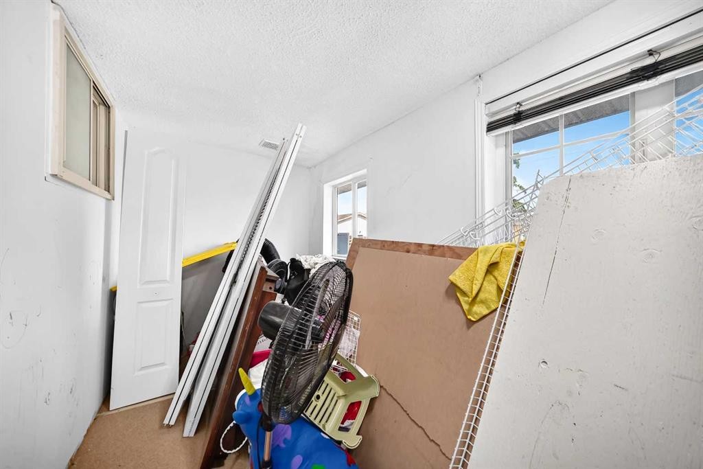 6016 18 Avenue Ne, Calgary, AB - Indoor
