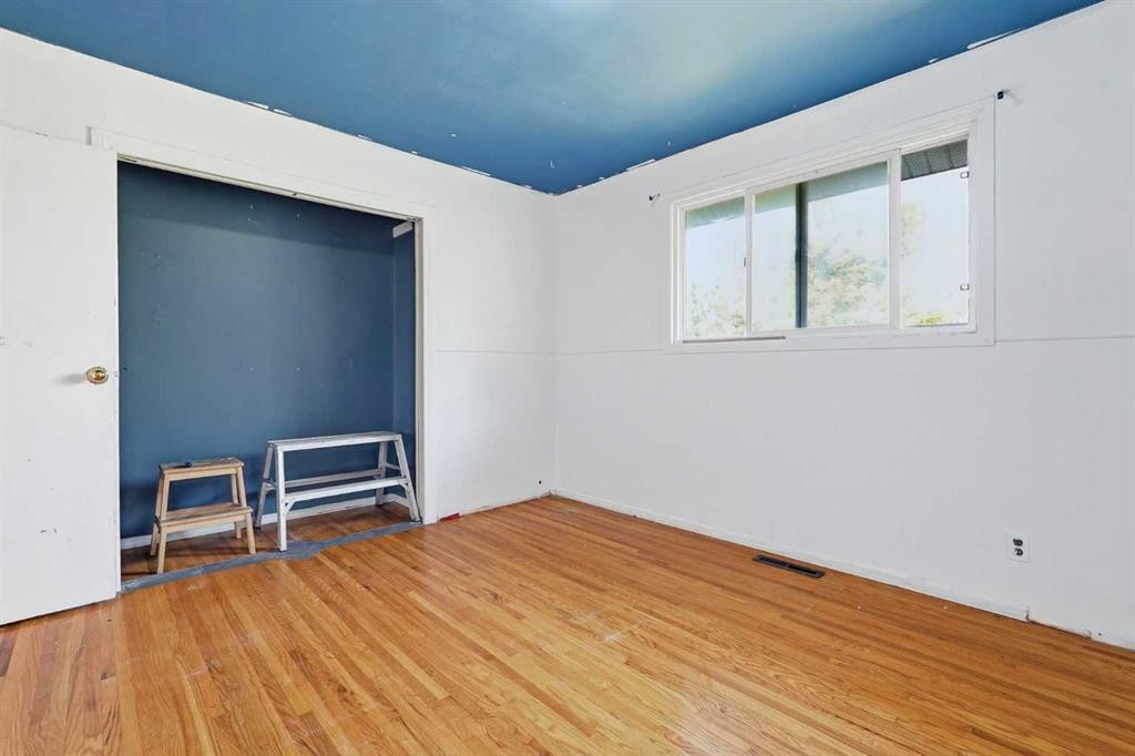 9032 Fairmount Drive Se, Calgary, AB - Indoor Photo Showing Other Room