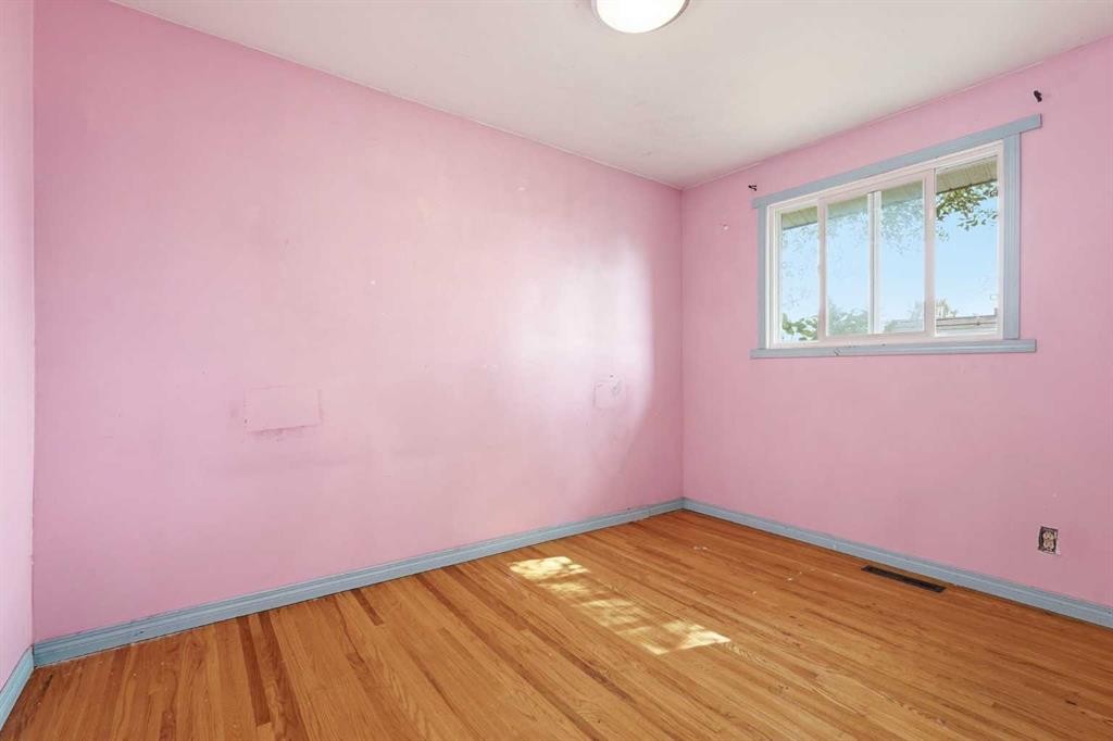 9032 Fairmount Drive Se, Calgary, AB - Indoor Photo Showing Other Room