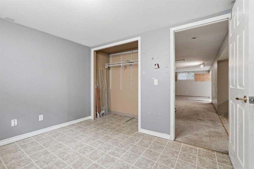 9032 Fairmount Drive Se, Calgary, AB - Indoor Photo Showing Other Room