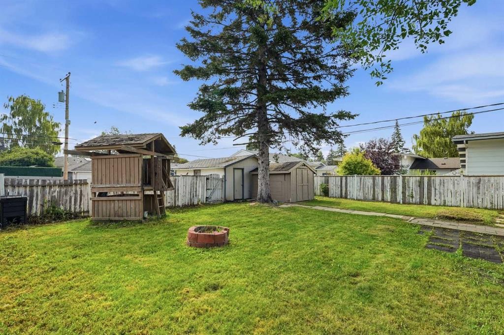 9032 Fairmount Drive Se, Calgary, AB - Outdoor With Backyard