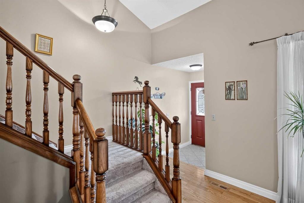80 Hawkhill Way Nw, Calgary, AB - Indoor Photo Showing Other Room