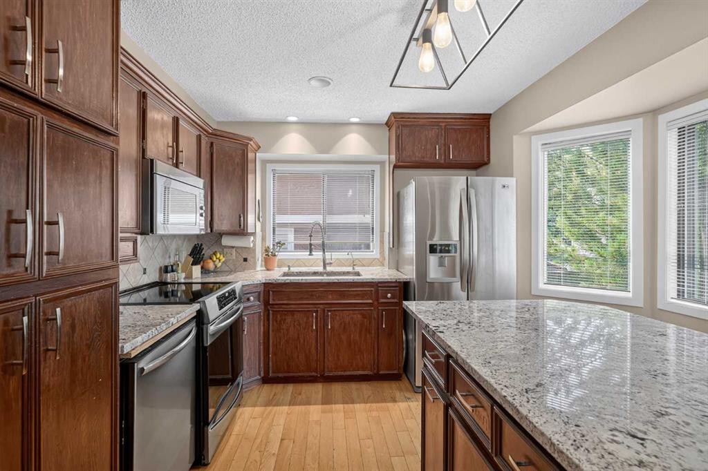 80 Hawkhill Way Nw, Calgary, AB - Indoor Photo Showing Kitchen With Stainless Steel Kitchen