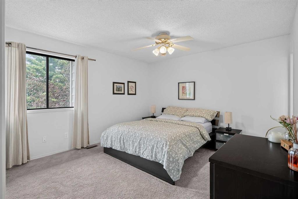 80 Hawkhill Way Nw, Calgary, AB - Indoor Photo Showing Bedroom