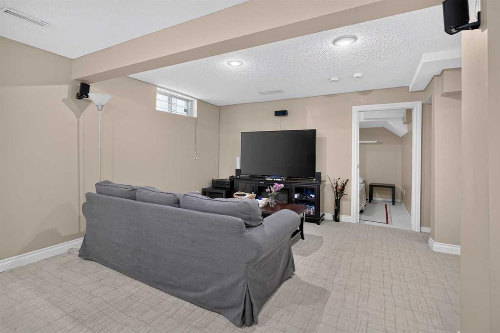 80 Hawkhill Way Nw, Calgary, AB - Indoor