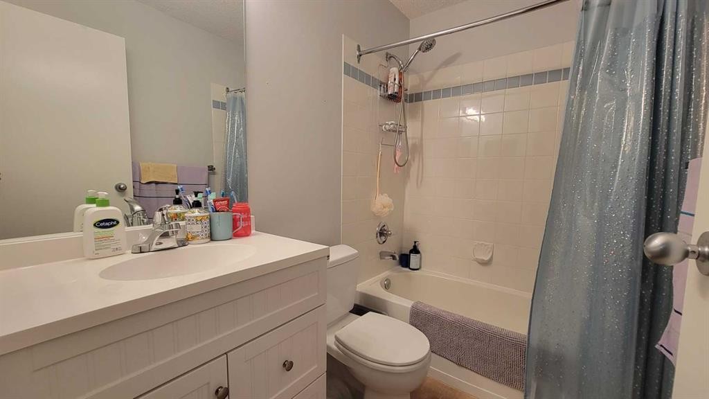 13-2000 Edenwold Heights Nw, Calgary, AB - Indoor Photo Showing Bathroom
