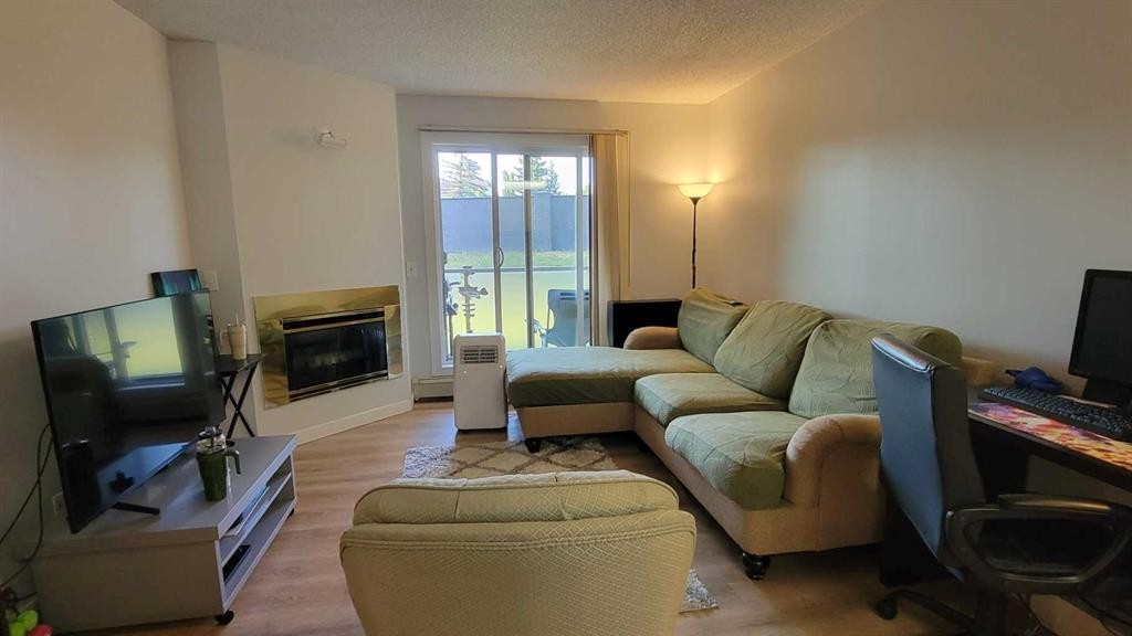 13-2000 Edenwold Heights Nw, Calgary, AB - Indoor Photo Showing Living Room With Fireplace