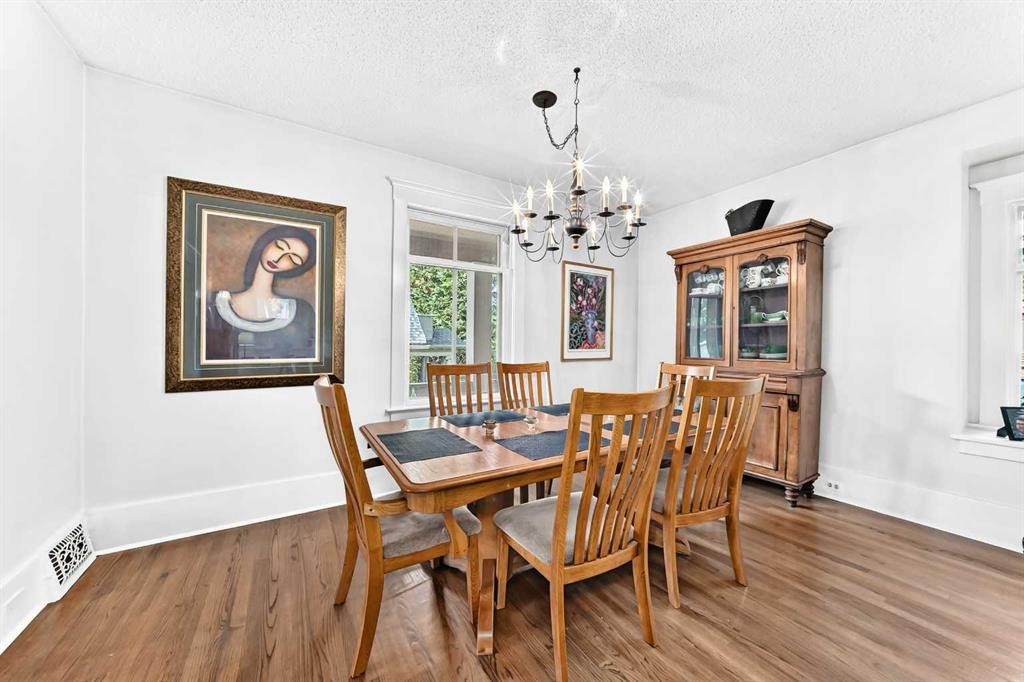 1925 10 Street Sw, Calgary, AB - Indoor Photo Showing Dining Room