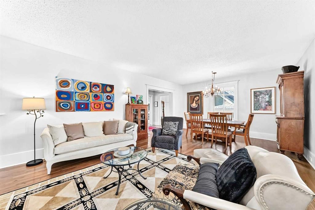 1925 10 Street Sw, Calgary, AB - Indoor Photo Showing Living Room
