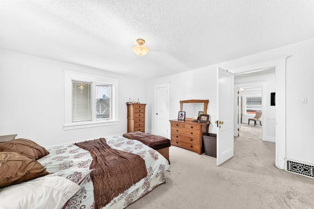 1925 10 Street Sw, Calgary, AB - Indoor Photo Showing Bedroom