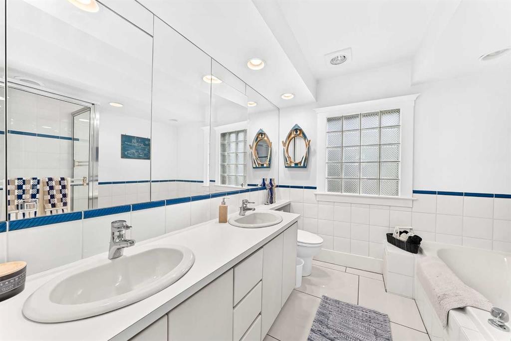 1925 10 Street Sw, Calgary, AB - Indoor Photo Showing Bathroom