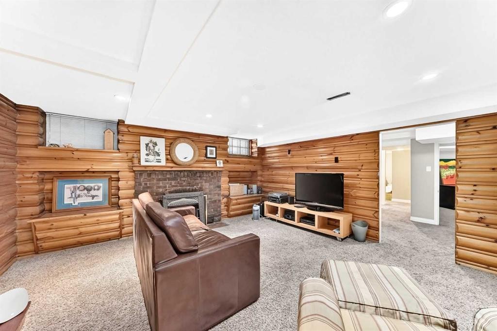 1925 10 Street Sw, Calgary, AB - Indoor With Fireplace