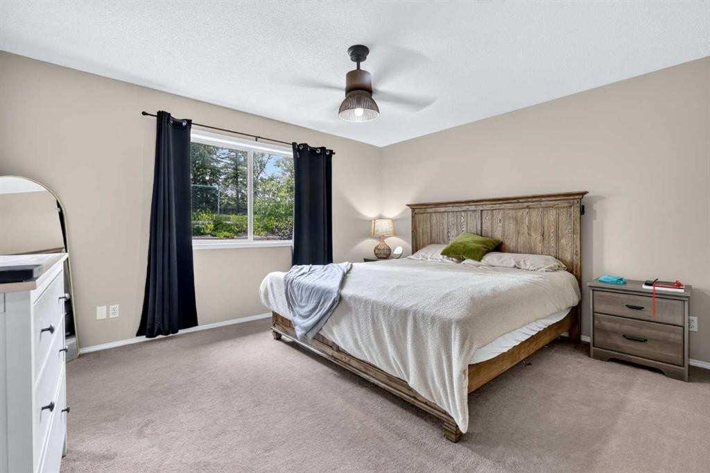 261 Panamount Hill Nw, Calgary, AB - Indoor Photo Showing Bedroom