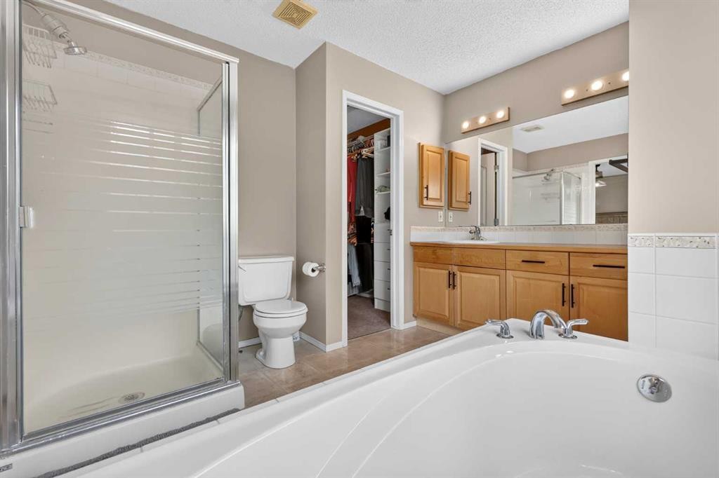 261 Panamount Hill Nw, Calgary, AB - Indoor Photo Showing Bathroom