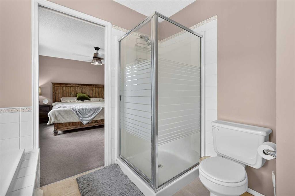 261 Panamount Hill Nw, Calgary, AB - Indoor Photo Showing Bathroom