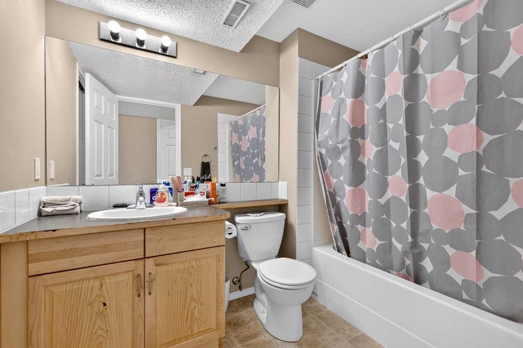 261 Panamount Hill Nw, Calgary, AB - Indoor Photo Showing Bathroom