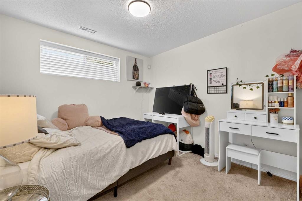 261 Panamount Hill Nw, Calgary, AB - Indoor Photo Showing Bedroom