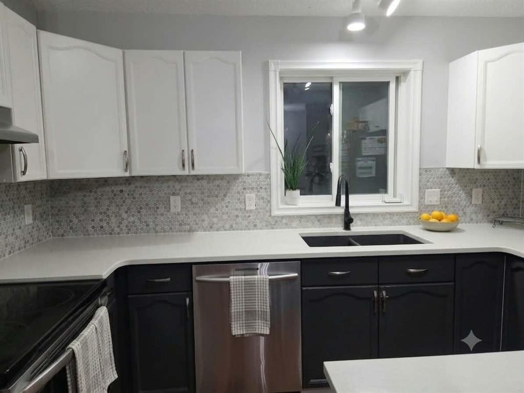 335 Covington Bay Ne, Calgary, AB - Indoor Photo Showing Kitchen With Double Sink