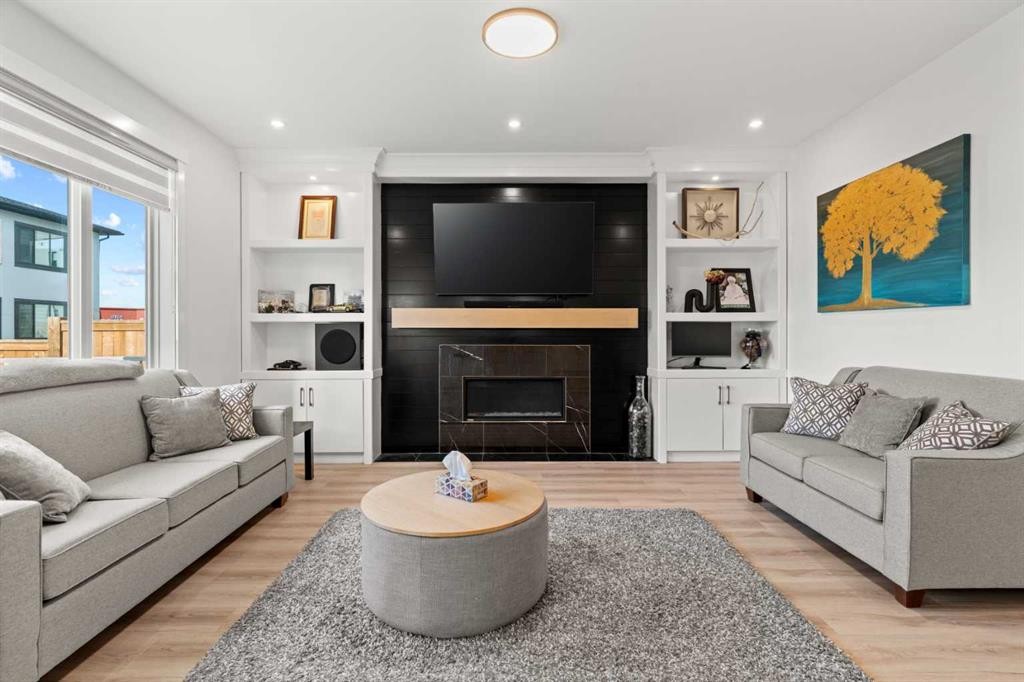 4524 87 Avenue Ne, Calgary, AB - Indoor Photo Showing Living Room With Fireplace