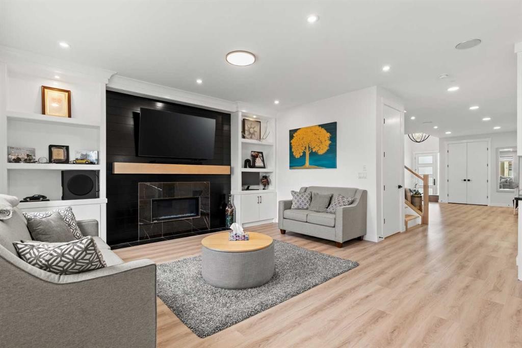 4524 87 Avenue Ne, Calgary, AB - Indoor Photo Showing Living Room With Fireplace