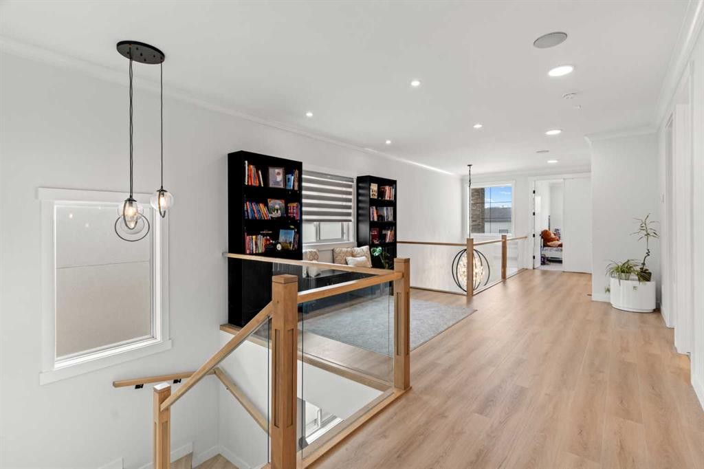 4524 87 Avenue Ne, Calgary, AB - Indoor Photo Showing Other Room