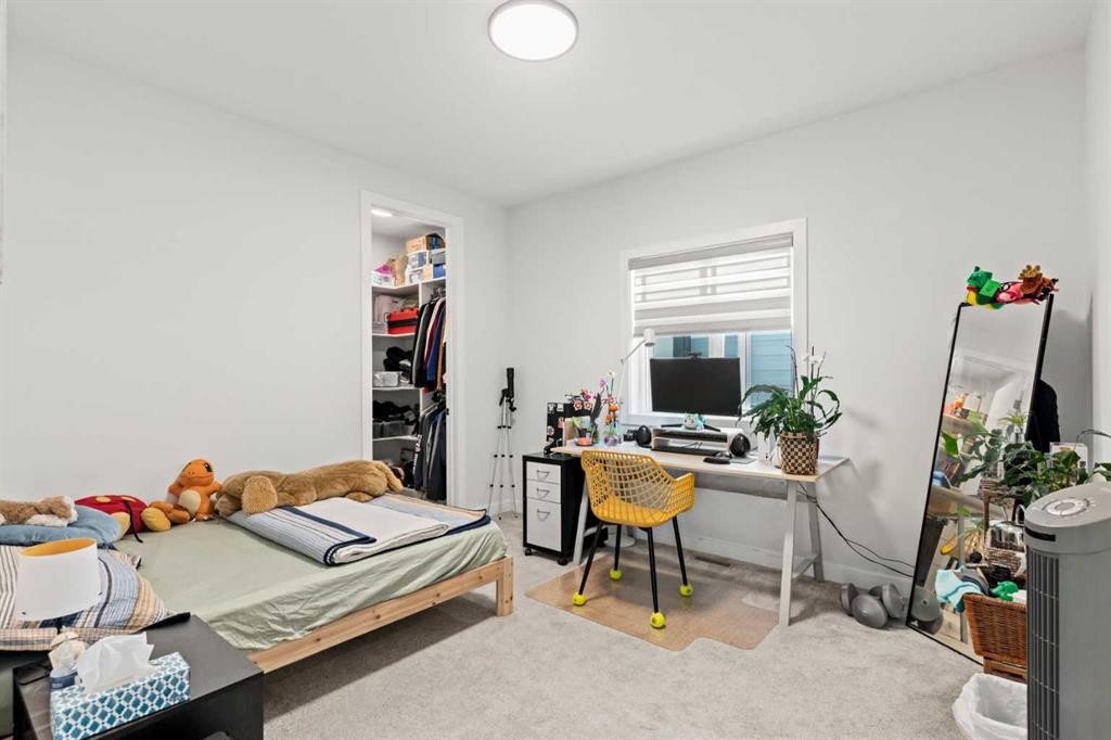 4524 87 Avenue Ne, Calgary, AB - Indoor Photo Showing Bedroom