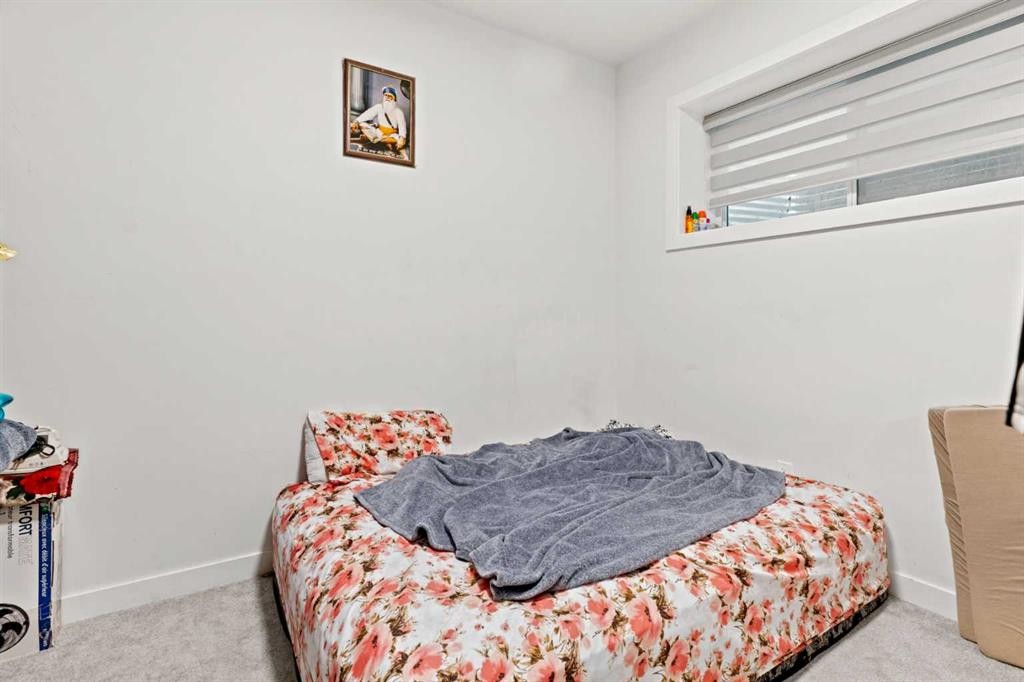 4524 87 Avenue Ne, Calgary, AB - Indoor Photo Showing Bedroom