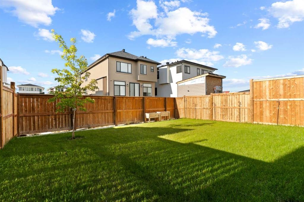 4524 87 Avenue Ne, Calgary, AB - Outdoor