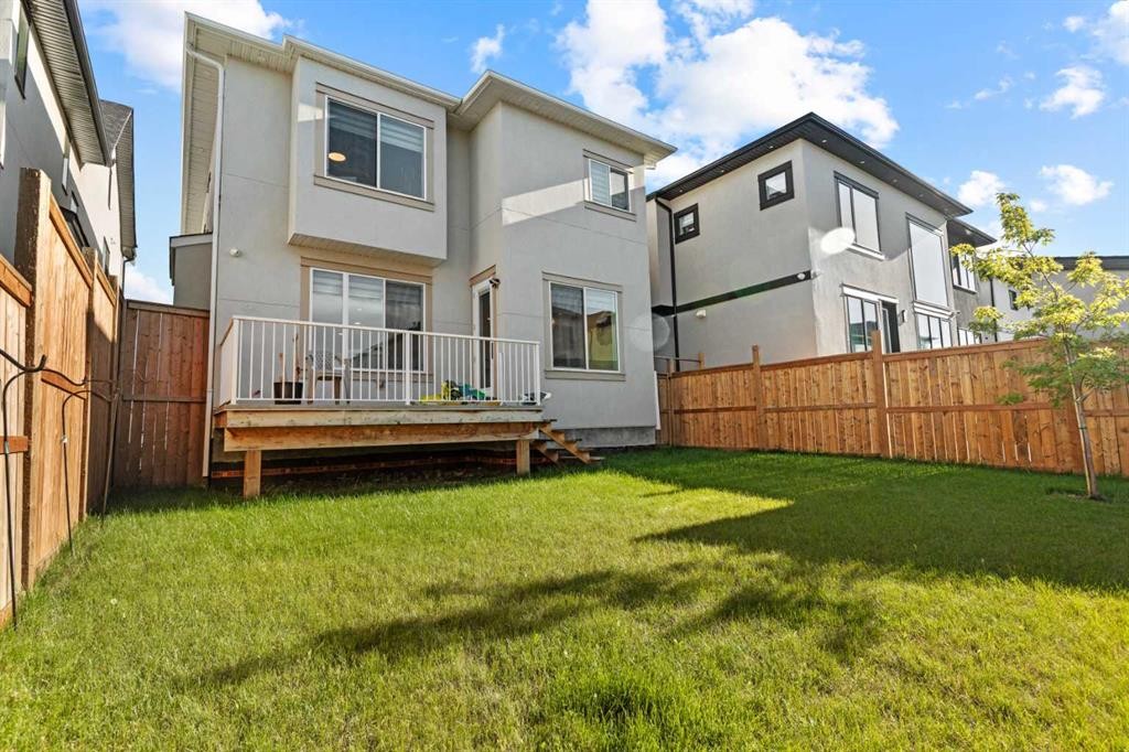 4524 87 Avenue Ne, Calgary, AB - Outdoor