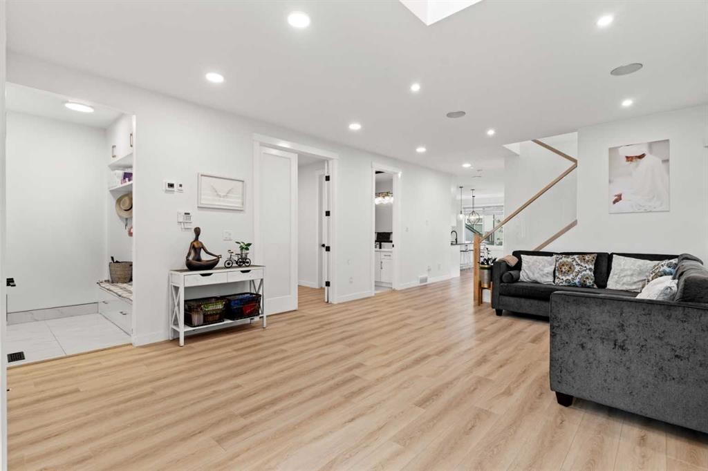 4524 87 Avenue Ne, Calgary, AB - Indoor