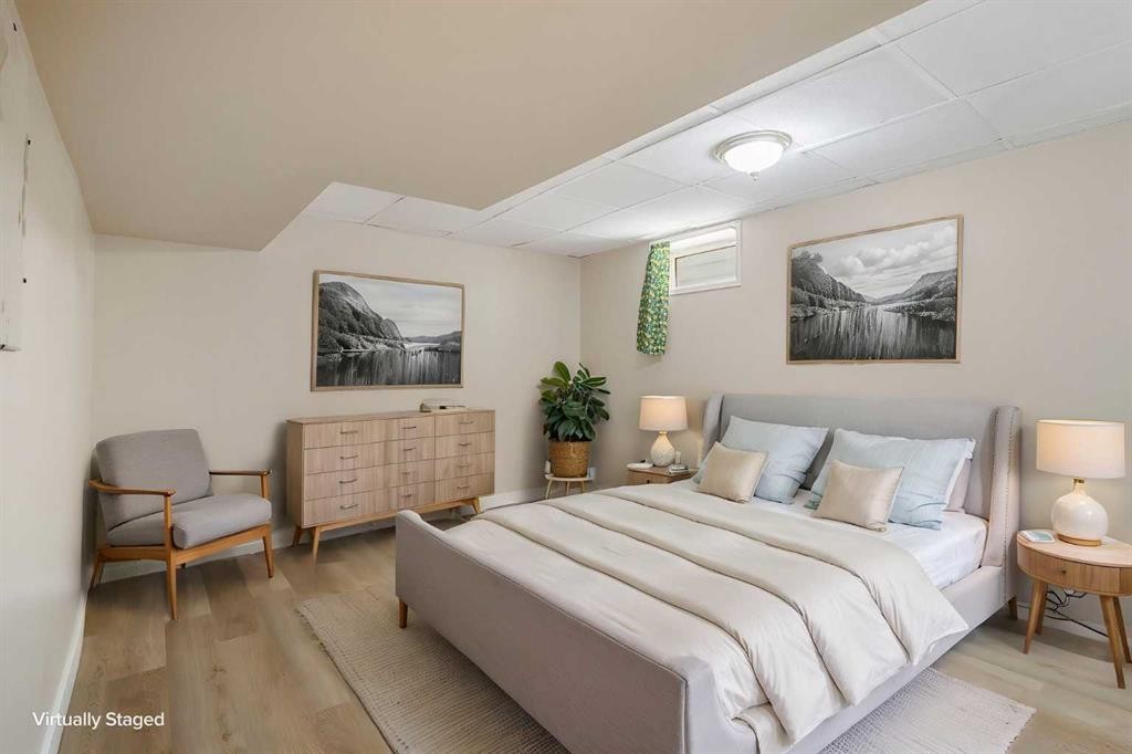 1111 Berkley Drive Nw, Calgary, AB - Indoor Photo Showing Bedroom