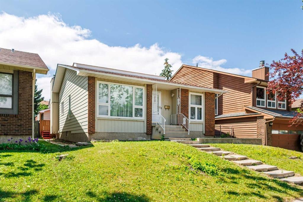 1111 Berkley Drive Nw, Calgary, AB - Outdoor